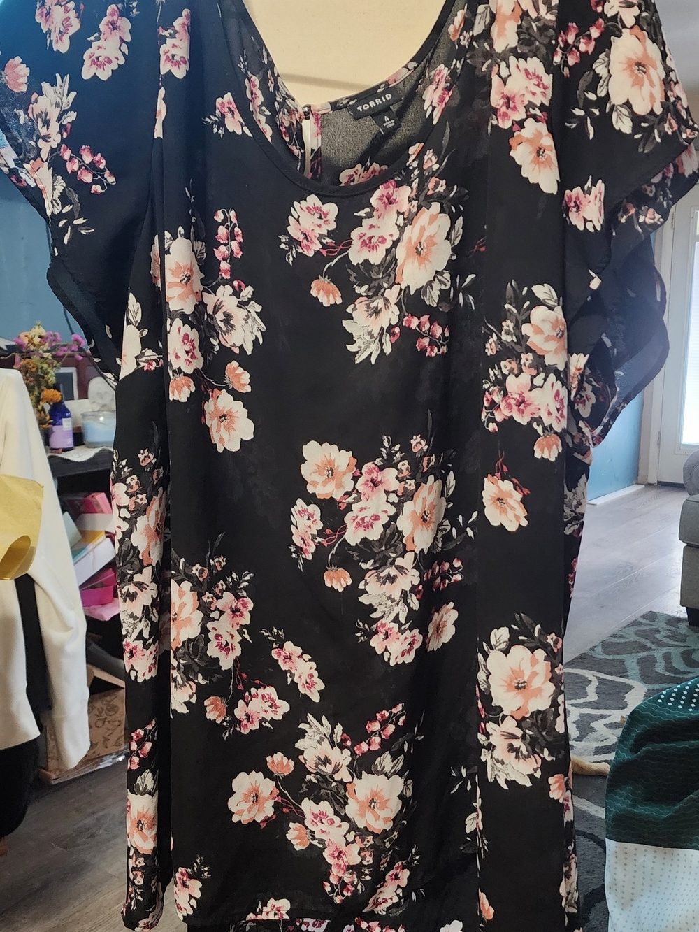 Torrid Black Floral Swing Blouse with Pink & Cream Blooms Sz 4